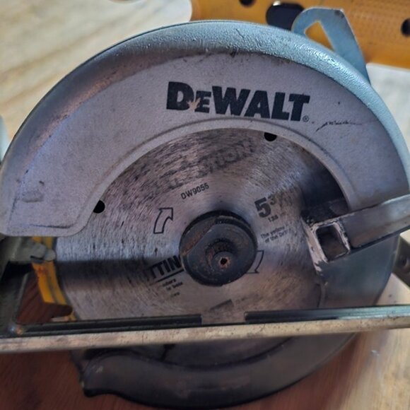 Dewalt DW936 18VDC 5 3/8" Cordless Circular Trim Saw Tool Type 1 Electric Yellow - Picture 2 of 6